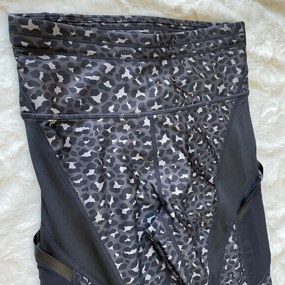 Fabletics UltraCool Pocketed Legging - Women’s S - Picture 8 of 9